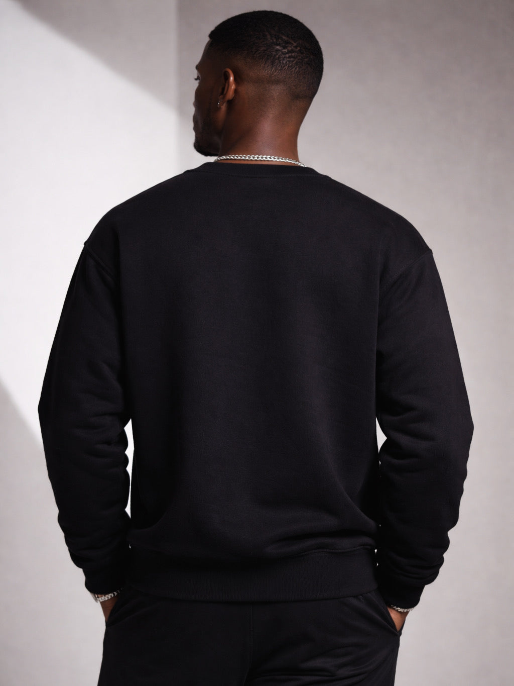 AURIÈLLO Essential Sweatshirt — Black